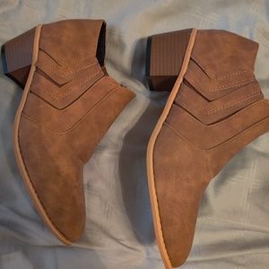 Women's tan suede boot